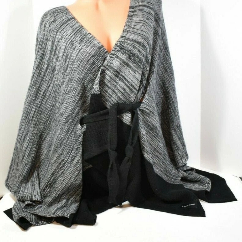 Chic Black and Gray Women's Sweater